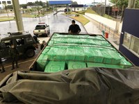 Ação conjunta Receita e Exército apreende caminhão com 200 mil maços de cigarros em Eldorado/MS
