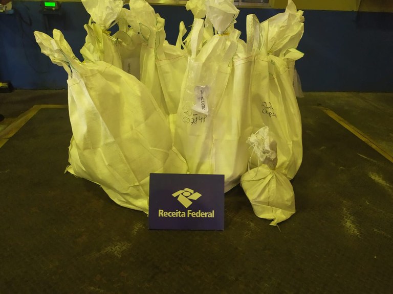 RFB - Alfândega de Santos - 129kg cocaína - balança.jpg