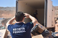 Receita Federal em Minas Gerais destrói 18 toneladas de cigarros apreendidos