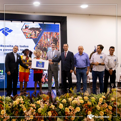 Entrega simbólica das doações