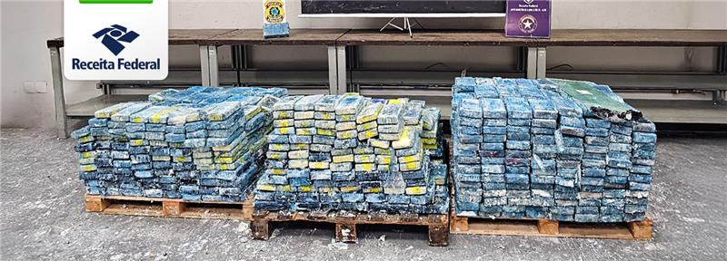 Trata-se de uma das maiores apreensões de drogas em modal aéreo do país.