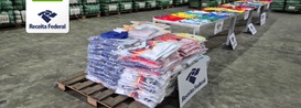 Entre as mercadorias, estão 97 toneladas de camisas de seleções nacionais que participarão da próxima Copa do Mundo e de times de futebol.