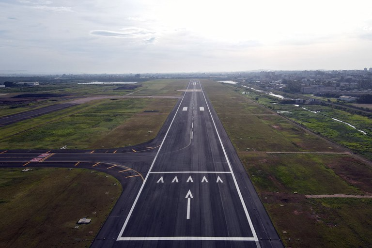 Pista do Aeroporto Salgado Filho remodelada e ampliada. Foto: Fraport / Divulgação