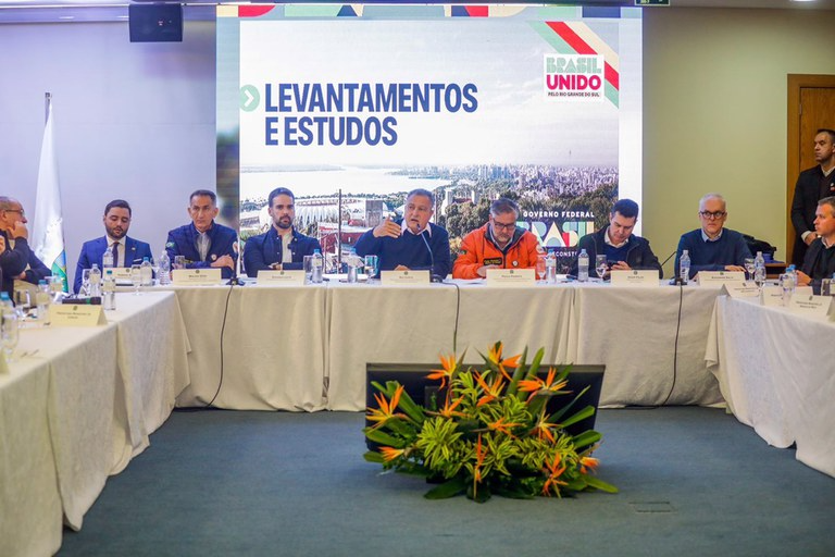 Ministros, governador do Rio Grande do Sul e prefeitos