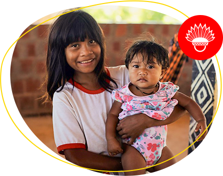 Indigena segurando Bebê