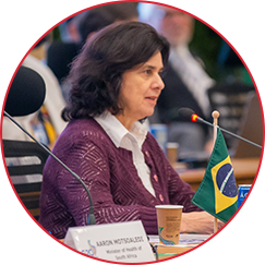 Ministra em reunião