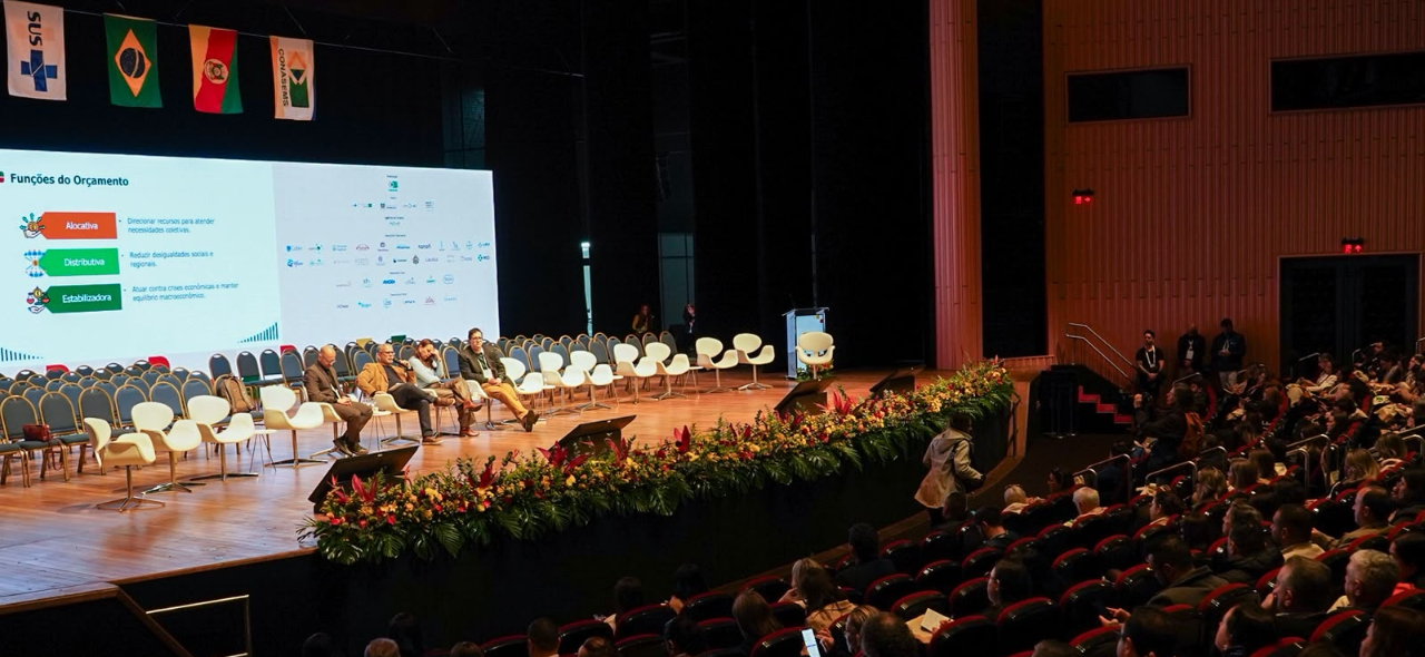Durante o primeiro dia do congresso, representantes da Pasta discutem atenção especializada, saúde digital e financiamento do SUS