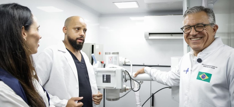 carreta da saúde com cardiologistas