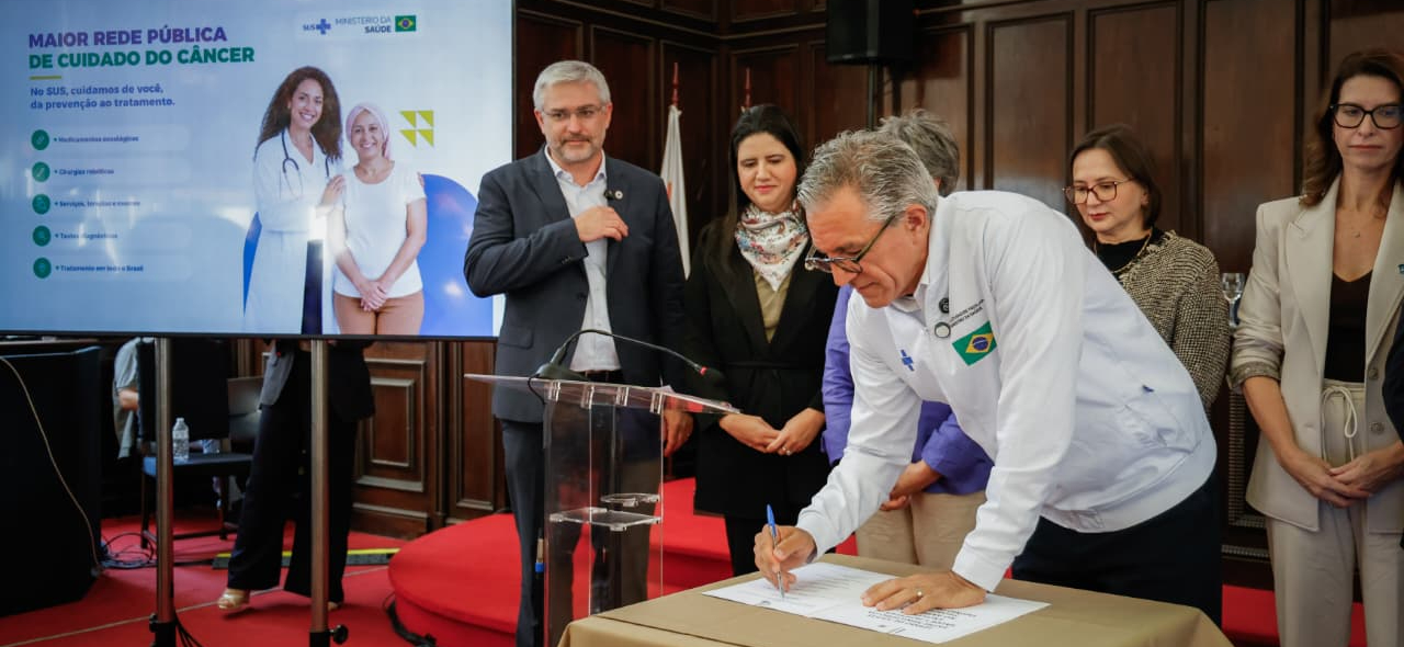 Até o fim do ano, serão 23 novos fármacos para tratamento do câncer na rede pública, com atendimento de 100% da demanda por esses produtos. Ministério da Saúde distribui os exames que vão garantir pela primeira vez no SUS a realização de teste de rastreamento do câncer colorretal