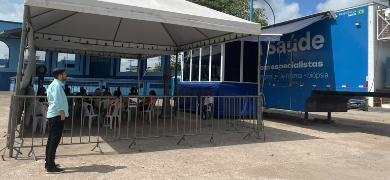 Carreta da mulher no Hospital das Clínicas de Bragança