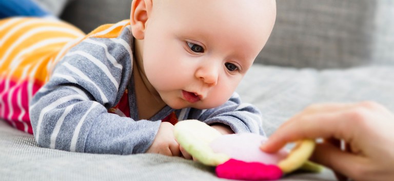 Desenvolvimento de bebês prematuros deve ser acompanhado durante toda a infância