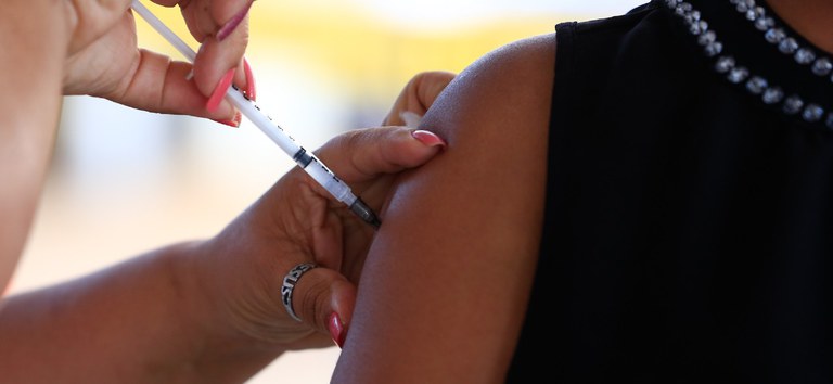 Informações sobre vacinação de brasileiros