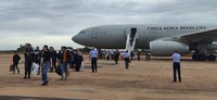 Avião com 30 repatriados da Faixa de Gaza chega a Brasília