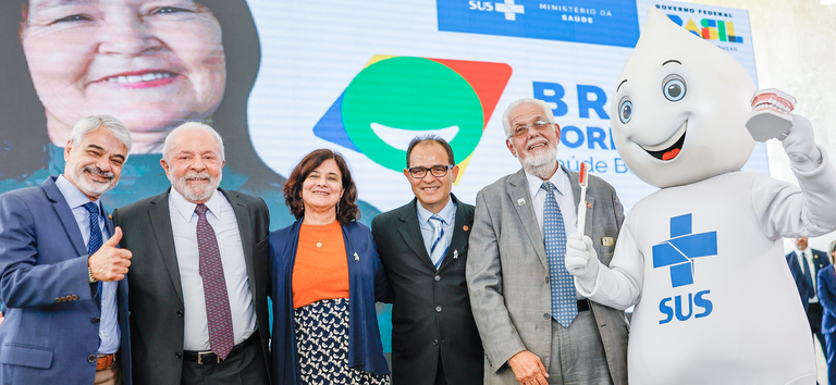 Presidente Lula sanciona lei que garante saúde bucal a todos os brasileiros pelo SUS