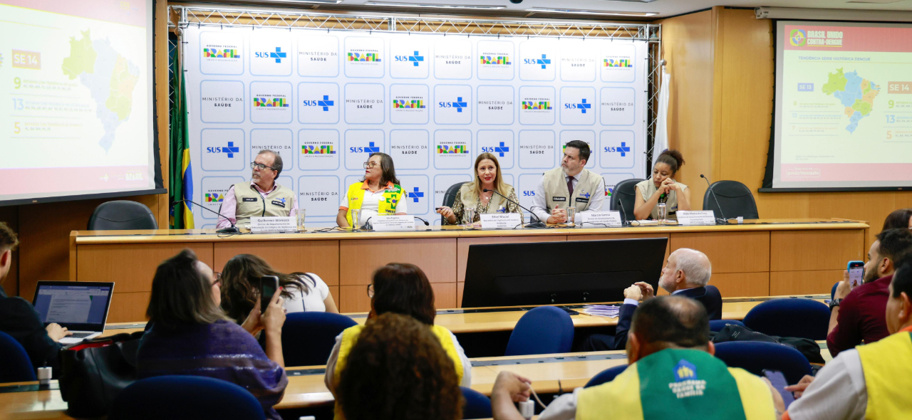 Coletiva Dengue 9.4.jpg