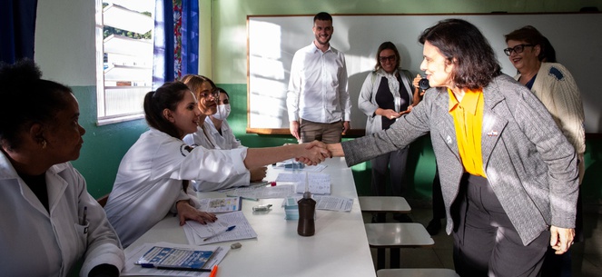 ministra cumprimenta jf.jpg