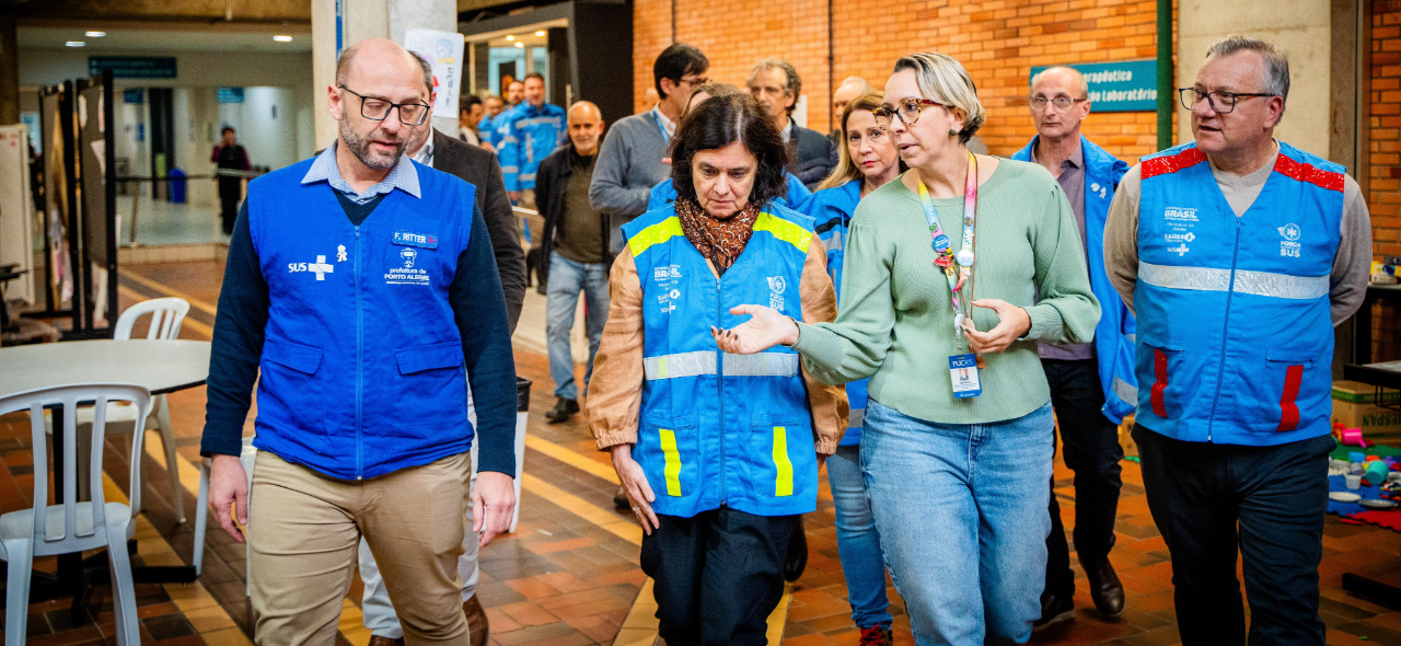 ministra visita abrigo.jpg