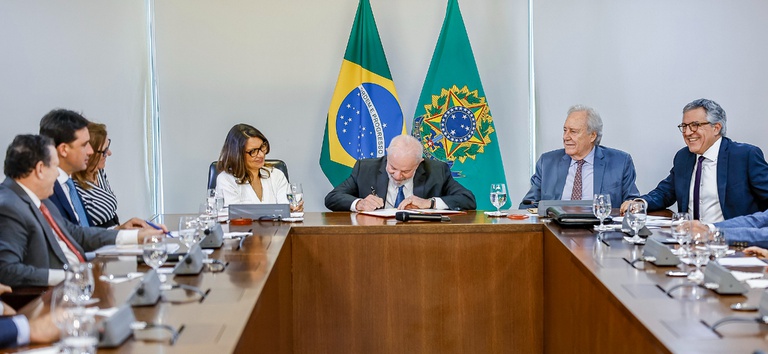 assinatura lula executivo.jpg