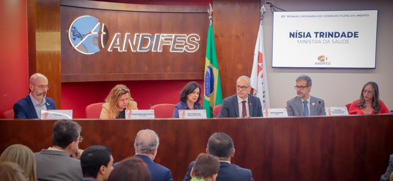 ministra nisia na andifes.jpg