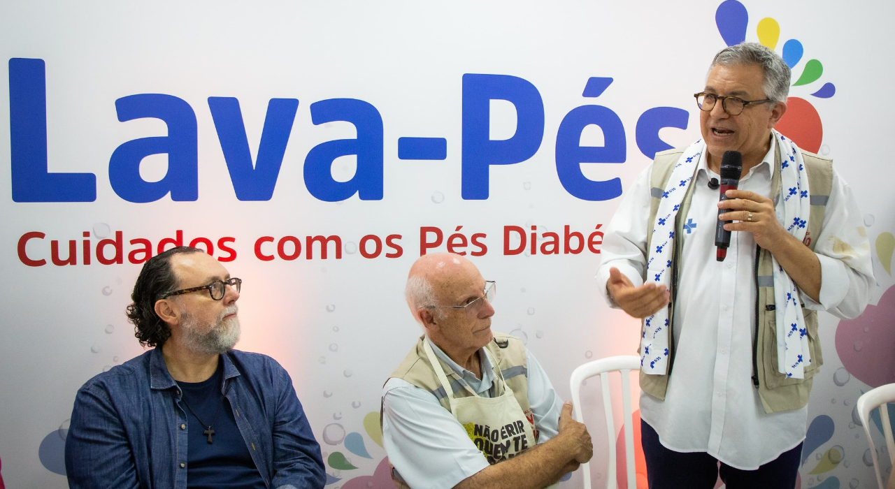 lava-pés ministro padre.jpg