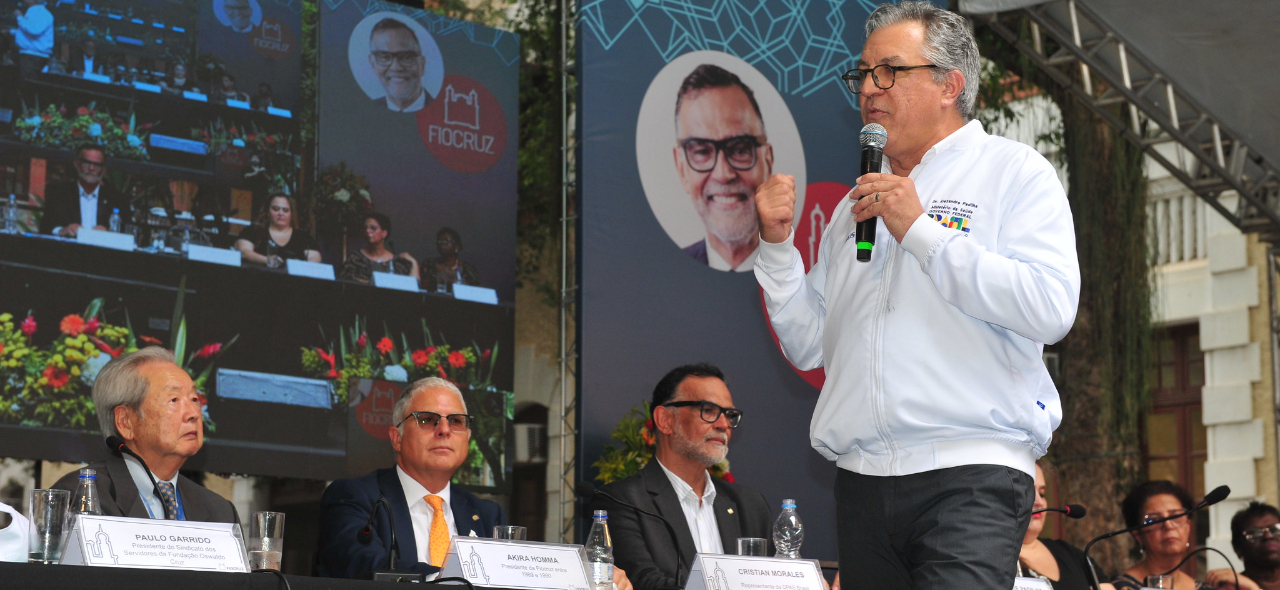 ministro na posse fiocruz.jpg