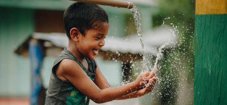 água criança foto.jpg