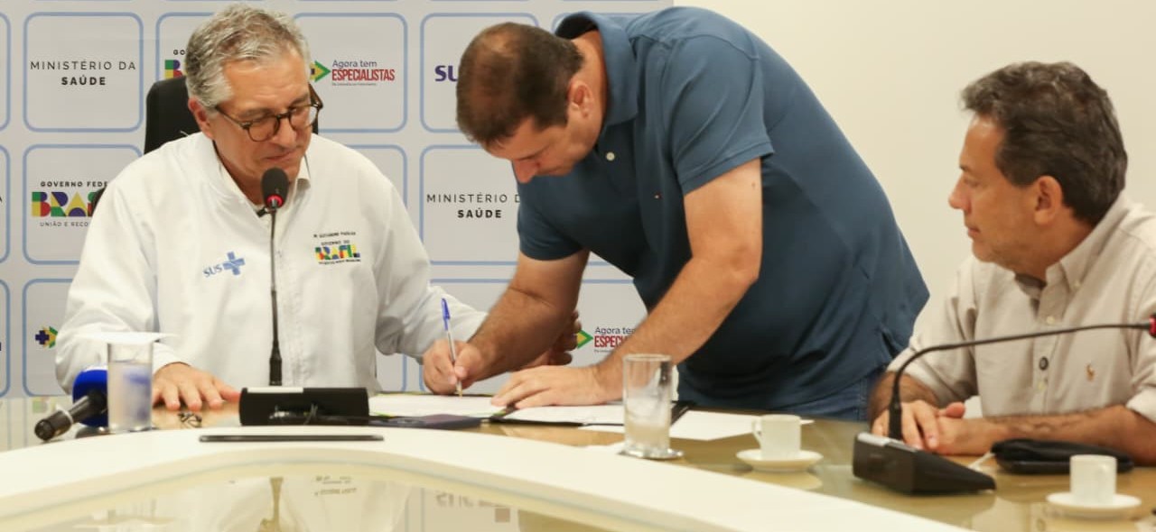 Medida integra o programa Agora Tem Especialistas e garante R$ 85 milhões anuais
para fortalecer os serviços de saúde em Nilópolis e São João de Meriti