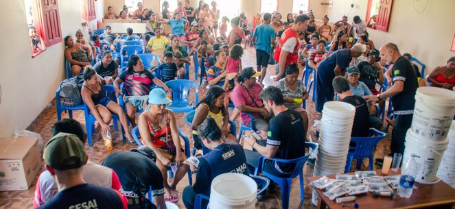 Ministério da Saúde distribui filtros que eliminam agentes causadores de doenças em aldeias indígenas Foto: Felipe Aleixo Baré/MS