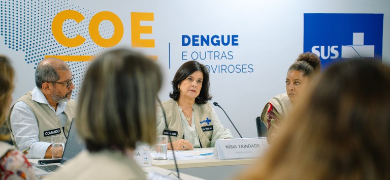 coe dengue inauguração ministra.jpg