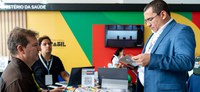 Estande do Ministério da Saúde divulga ações do SUS para prefeitos de todo o país
