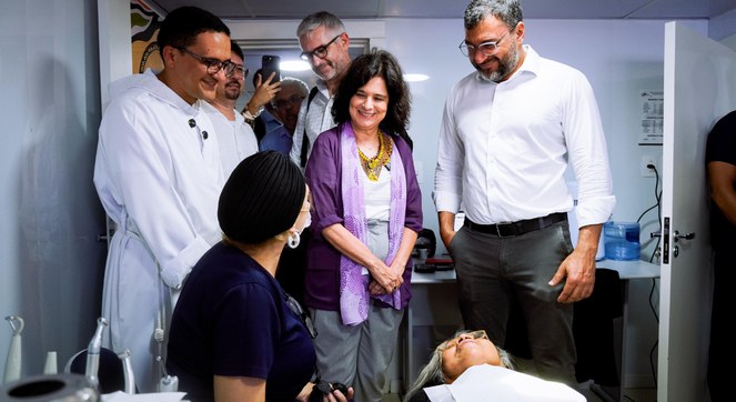 ministra visita barco maior.jpg