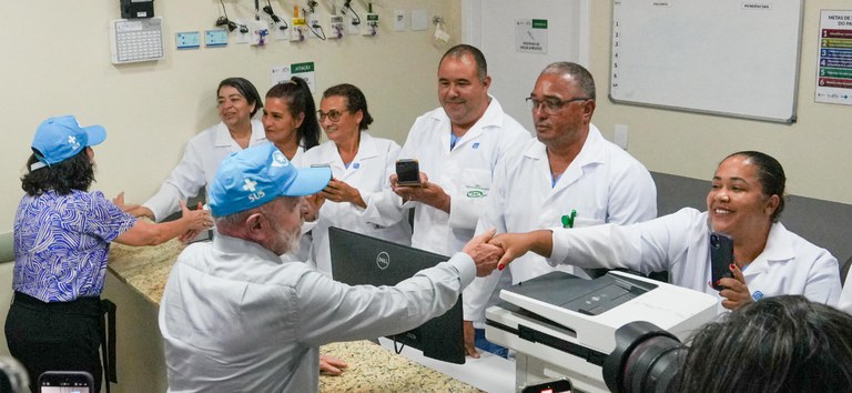 Lula e mini visita hospital.jpg