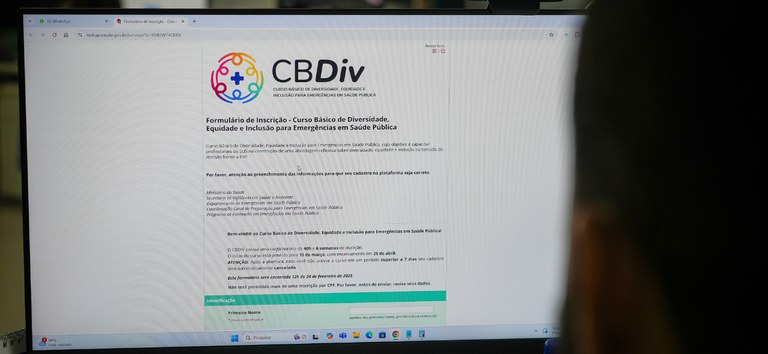 cbvid pessoa computador.jpg