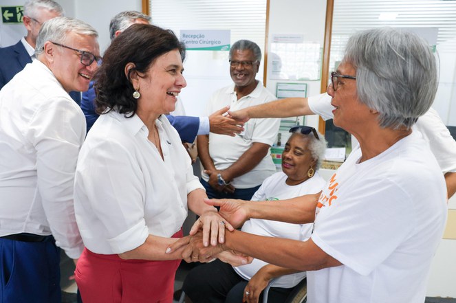 cumprimentando ministra no sul