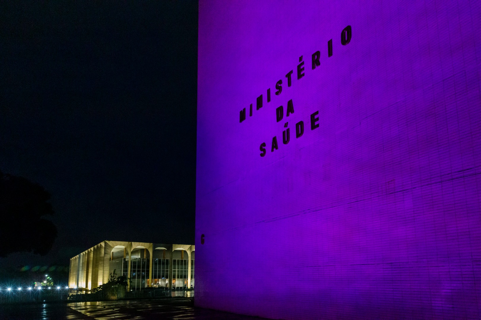 ministério itamaraty roxo.jpg
