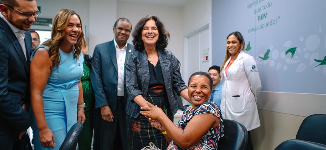 ministra na bahia com governadora.jpg