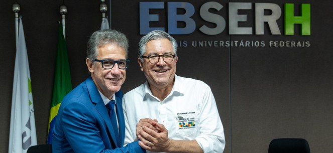 ebser ministro mãos dadas.jpg