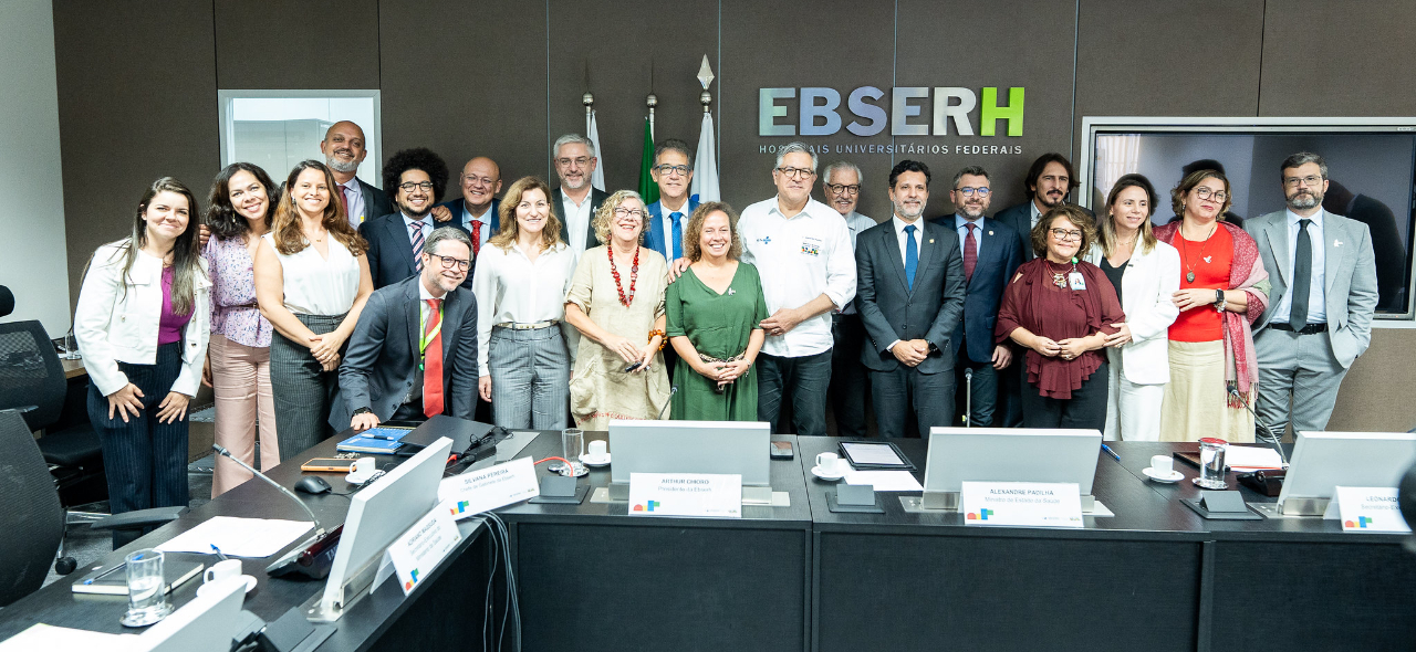 ebserh reunião mesa.jpg