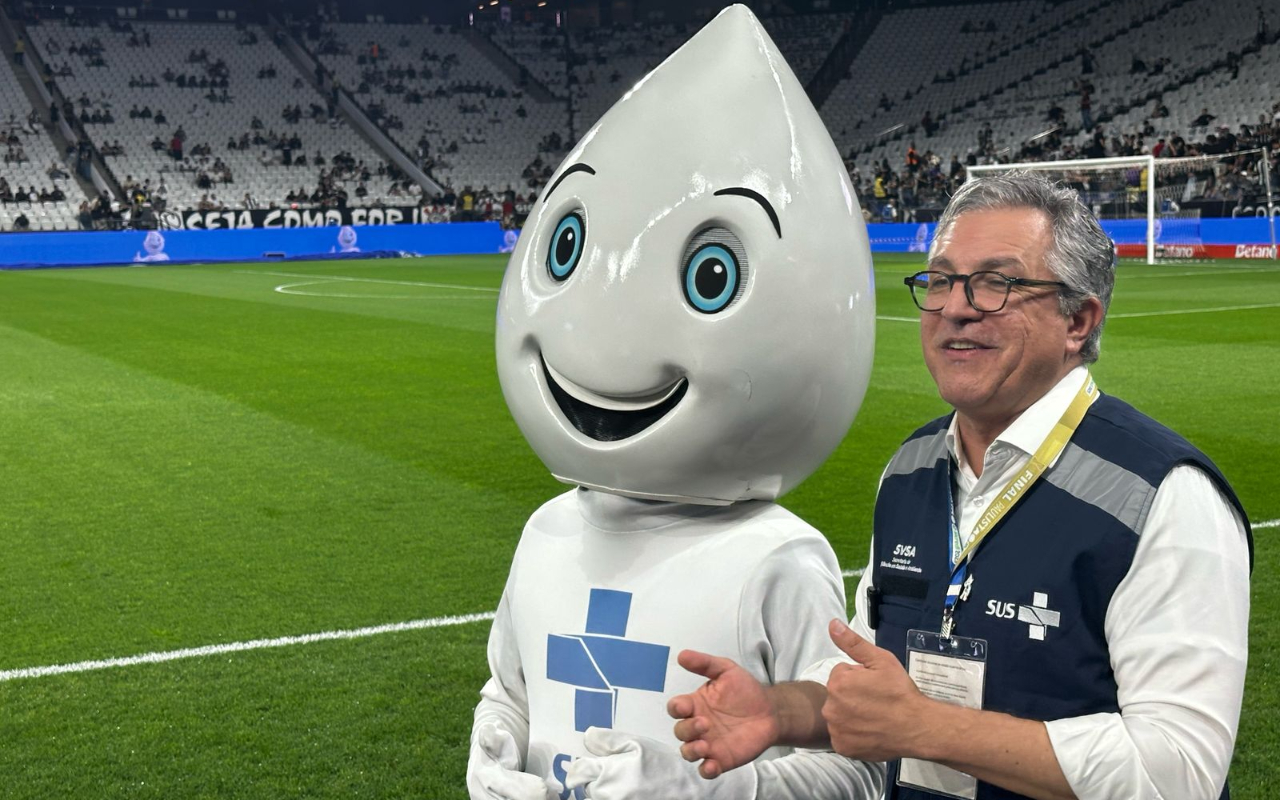 ministro e zé em campo.jpg