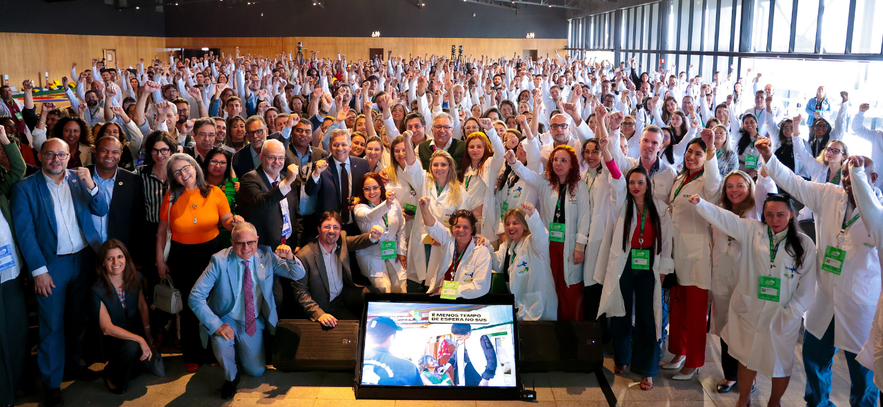 ministro grupo médicos.jpg