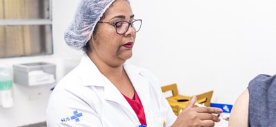 aplica vacina - sus -  Secretaria Municipal da Saúde de São Paulo (1).jpg