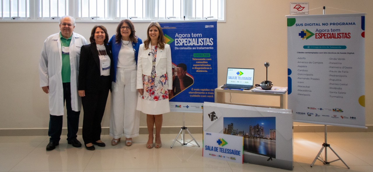 Na 1ª etapa da distribuição, 812 municípios serão beneficiados com kits multimídia que estão sendo instalados nas unidades básicas de saúde, onde pacientes receberão teleatendimento.