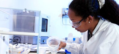 farmacêutica - pesquisa - foto ms (2).jpg