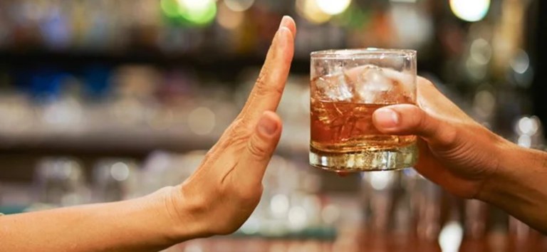 Foto-pessoa-recusando-bebida (1).jpg