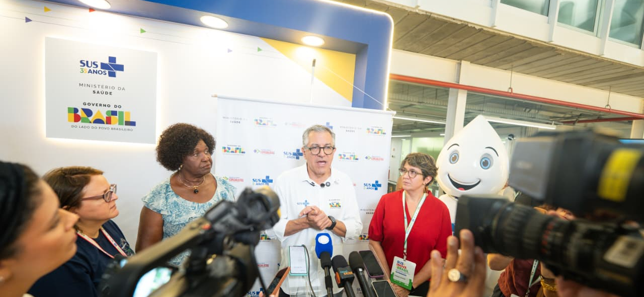 Nova política pública visa descentralizar estudos, democratizar o acesso a tratamentos inovadores em saúde e consolidar o Brasil como polo global de Pesquisa e Desenvolvimento (P&D)