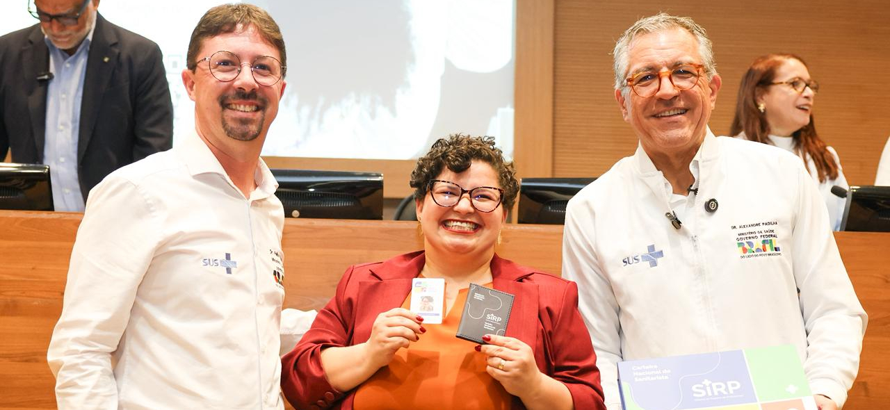 Decreto regulamenta lei de autoria do ministro da Saúde, Alexandre Padilha, quando deputado, que estabelece regras para registro, atuação e fiscalização; cerca de 30 mil profissionais poderão obter registro no país