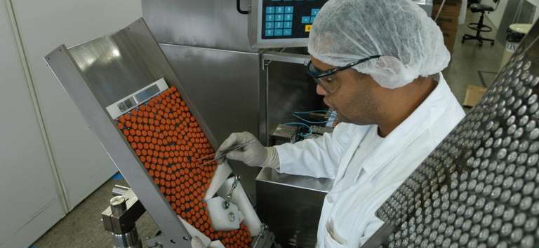 Fiocruz Laboratório de produção de vacinas (1).jpg