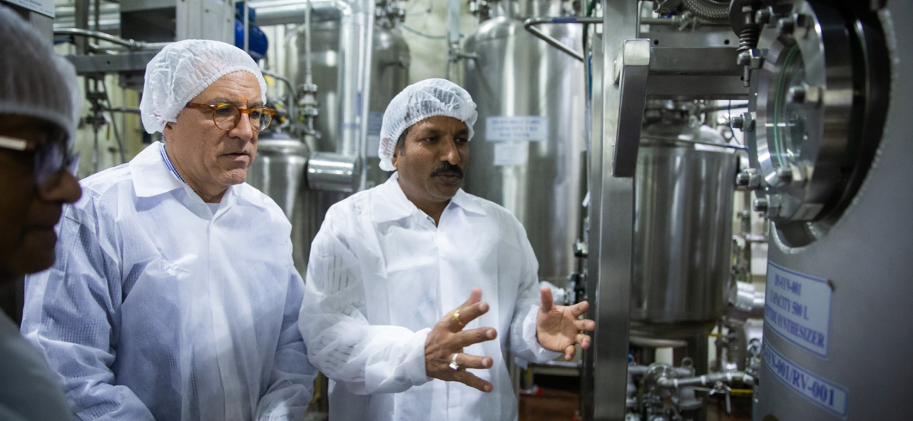 Visita à indústria farmacêutica indiana busca fortalecer parcerias estratégicas e impulsionar produção nacional de medicamentos de alta complexidade