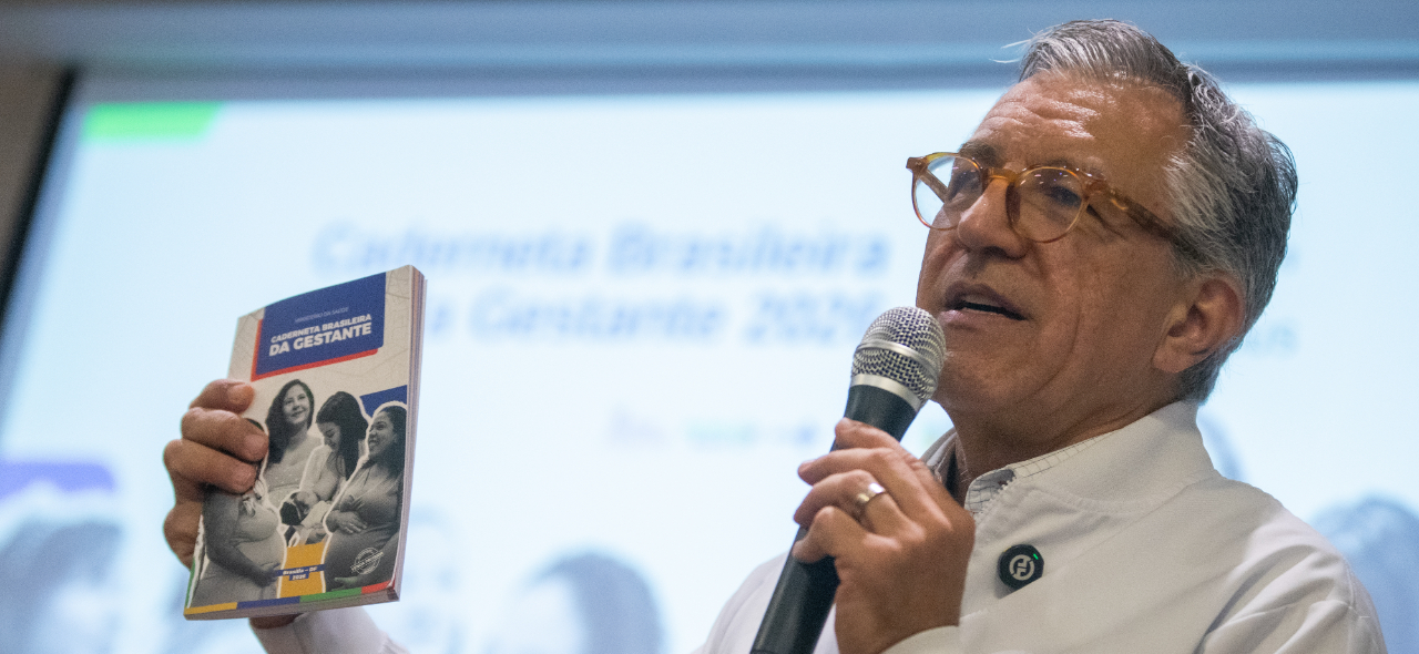 Além da versão digital em aplicativo, a caderneta traz informações de cidadania, como saúde mental, luto materno e parental e violência obstétrica, além de permitir que a gestante faça todo o acompanhamento do pré-natal na palma da mão