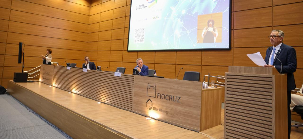 Chamada de propostas visa fortalecer capacidades locais e regionais para produção e inovação de produtos de saúde. Brasil também assinou Carta de Intenções com o International Vaccine Institute para desenvolvimento e produção de vacinas e outras tecnologias